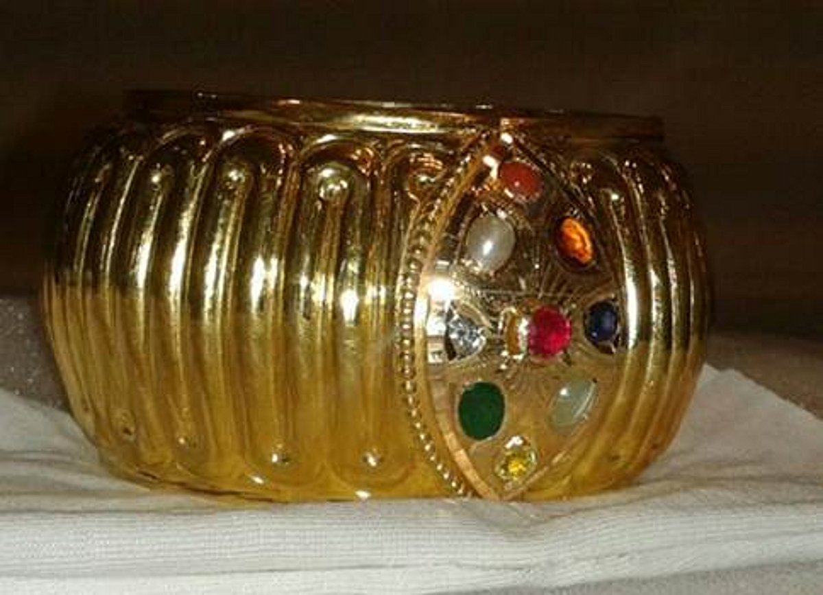 சிதம்பரம் ஸ்ரீ நடராஜப்பெருமானுக்கு தங்க பாடாம் அணிகலன் அணிவிப்பு